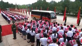 上海爷叔现身被大量股民围观