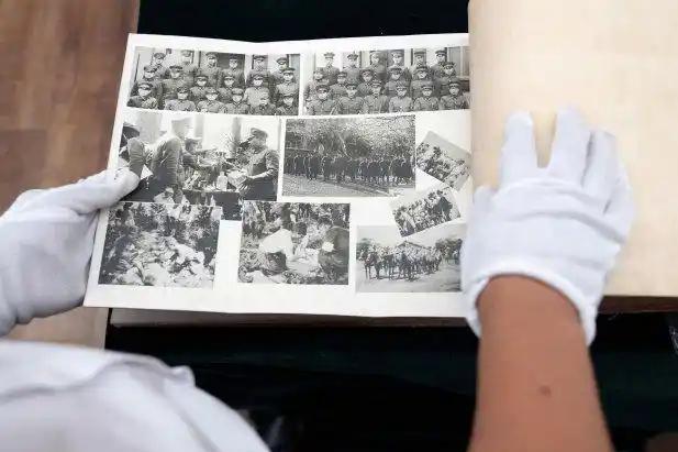 李强出席2026年夏季达沃斯论坛工商界代表座谈会