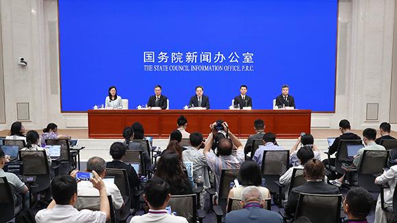 多批多架轰挂实弹飞赴预定空域