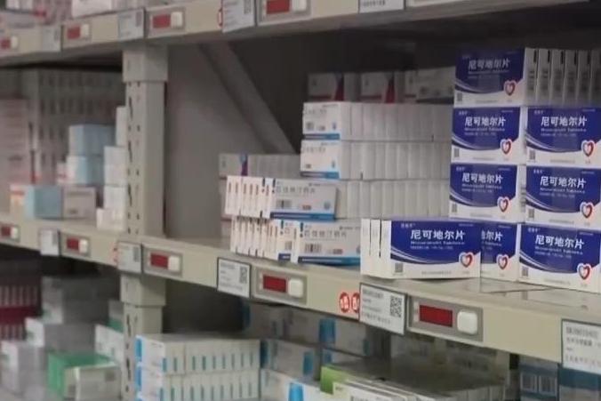 提出“建设有中国特色的社会主义”（伟大征程）